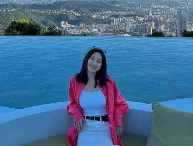 TVB知名女星真空上陣險走光,人氣高漲通告不斷,上位成公司一姐