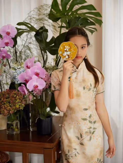 李小璐帶女兒拍旗袍寫真,12歲甜馨五官很像爸爸