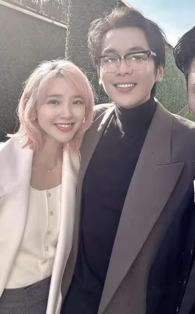 張若昀唐藝昕參加朋友婚禮，二人越來越有夫妻相了