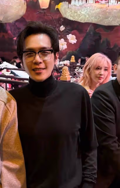 張若昀唐藝昕參加朋友婚禮，二人越來越有夫妻相了