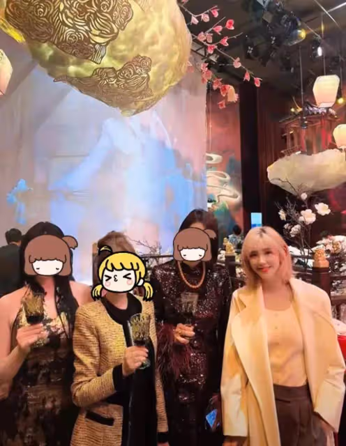 張若昀唐藝昕生活照曝光,二人衣品超好超時尚,參加婚禮很低調