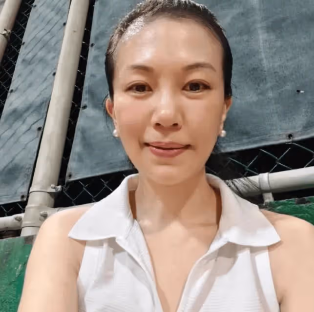 蕭敬騰婚後生活曝光，穿情侶裝海邊大秀恩愛，林有慧被寵成小女生