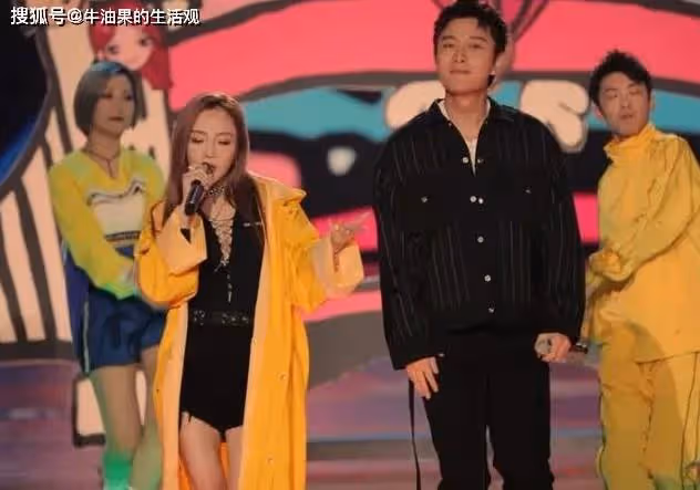 賈乃亮李小璐曬照為女兒慶生,12歲甜馨穿旗袍,女大十八變