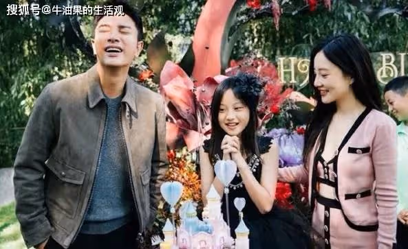 賈乃亮李小璐曬照為女兒慶生,12歲甜馨穿旗袍,女大十八變