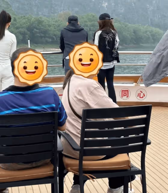 莫文蔚夫妻桂林旅遊被偶遇，夫妻倆難得同框，莫文蔚本人好瘦好美