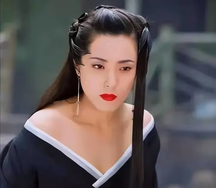 天哪!秦嵐的臉是怎麼了?蘋果肌太飽滿腫的像饅頭!網友:醫美毀了美貌