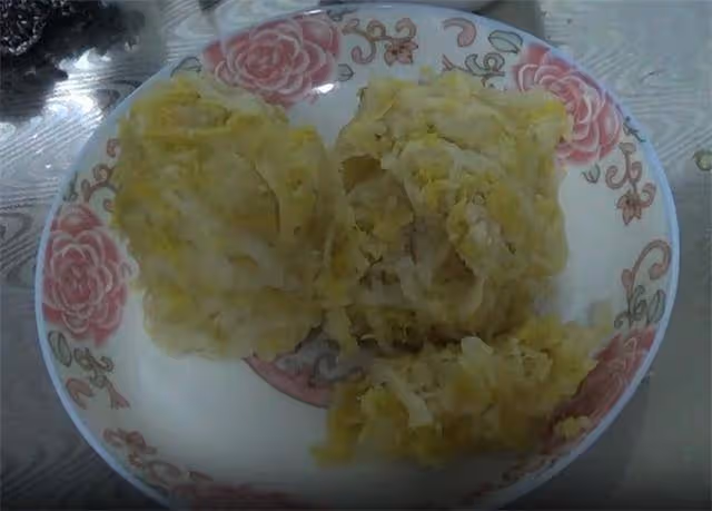 酸菜炒著吃也特別有味,做法家常,味道卻不同凡響,我先吃一盤