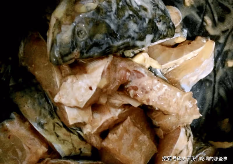 解凍魚,不要直接用清水泡!教您一招,10分鐘解凍,跟鮮魚一樣