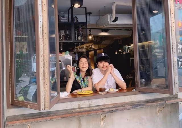 TVB知名金童玉女,戀愛十年結婚六年,仍恩愛如初羨煞旁人