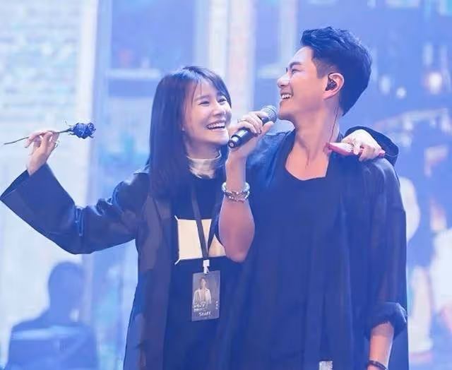 TVB知名金童玉女,戀愛十年結婚六年,仍恩愛如初羨煞旁人