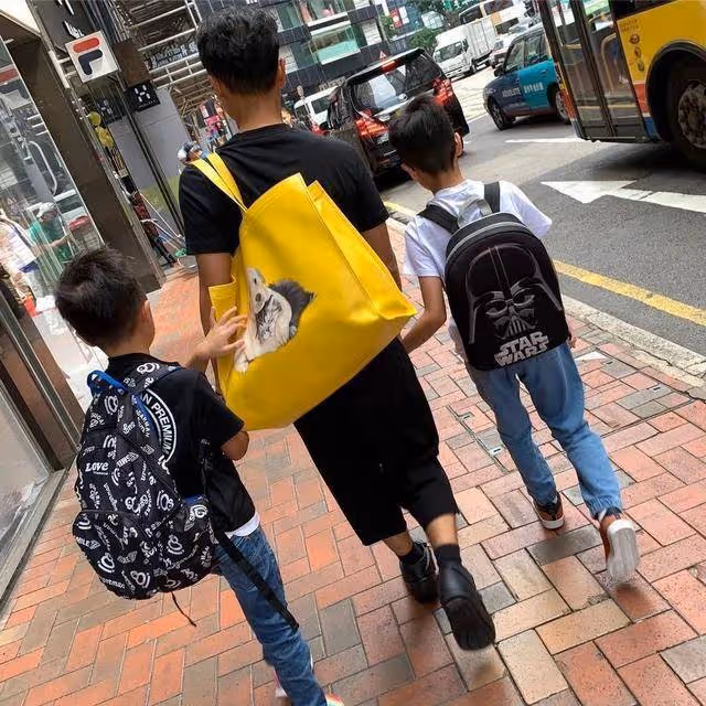 港星李克勤17歲兒子暴風式長高,被指撞臉劉翔,獲家人慶生