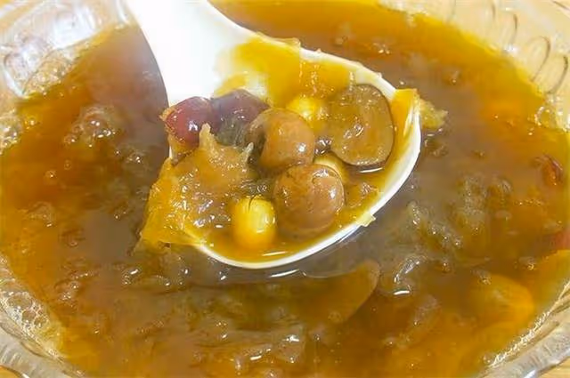 女人常喝這碗湯,補血補氣睡眠好,臉色紅潤有光澤,一覺睡到天亮