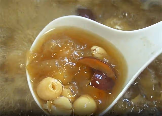 女人常喝這碗湯,補血補氣睡眠好,臉色紅潤有光澤,一覺睡到天亮