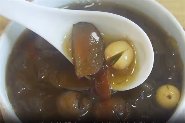 女人常喝這碗湯,補血補氣睡眠好,臉色紅潤有光澤,一覺睡到天亮