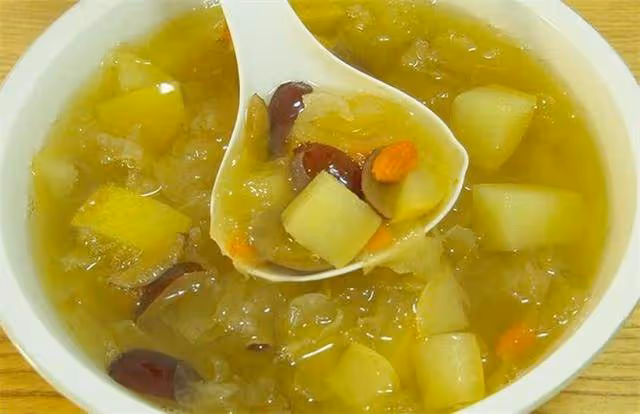 秋冬必喝的一道湯,做法食材都很簡單,潤肺化痰,比燕窩還滋補