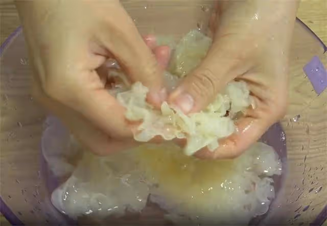 秋冬必喝的一道湯,做法食材都很簡單,潤肺化痰,比燕窩還滋補