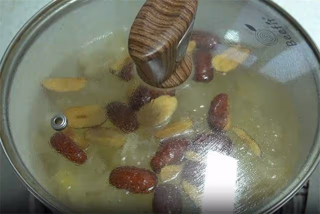 秋冬必喝的一道湯,做法食材都很簡單,潤肺化痰,比燕窩還滋補
