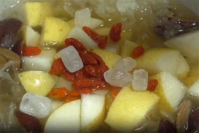 秋冬必喝的一道湯,做法食材都很簡單,潤肺化痰,比燕窩還滋補