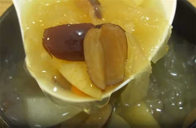 秋冬必喝的一道湯,做法食材都很簡單,潤肺化痰,比燕窩還滋補