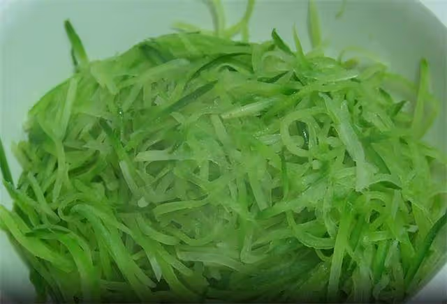 入秋後多吃蘿蔔,教你蘿蔔糕好吃秘訣,不油炸,一盤子吃完也不膩