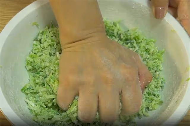 入秋後多吃蘿蔔,教你蘿蔔糕好吃秘訣,不油炸,一盤子吃完也不膩