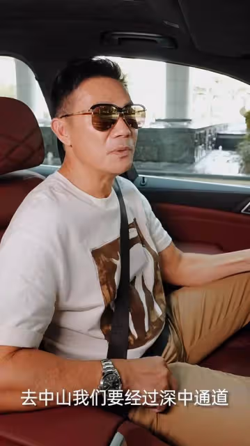 知名港星曬近況!喜提百萬豪車,卻被網民暗諷內地片酬太好賺
