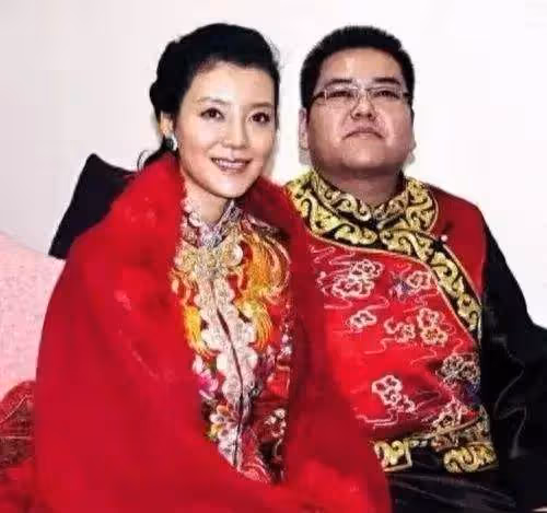 42歲女星車曉獨住帶院別墅,素顏現身狀態超好,離婚12年依舊精彩