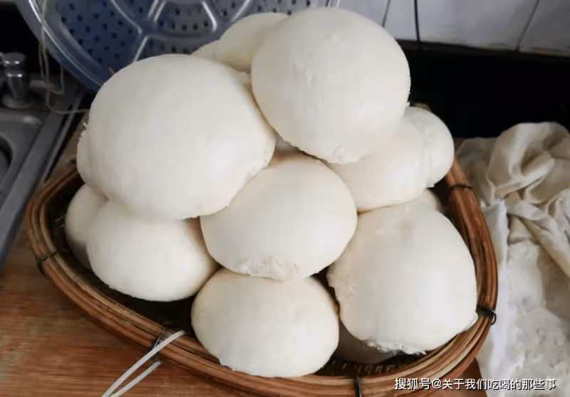 蒸饅頭,麵粉和酵母的比例是多少?掌握好4點,饅頭暄軟不塌