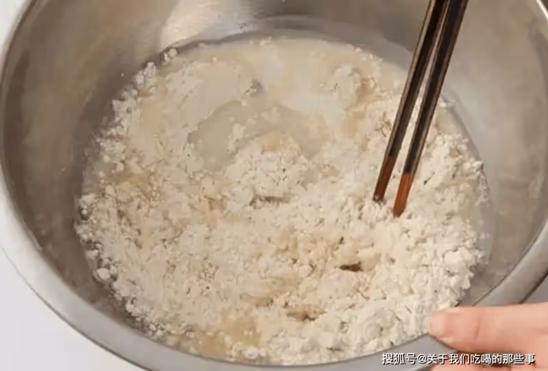 蒸饅頭,麵粉和酵母的比例是多少?掌握好4點,饅頭暄軟不塌