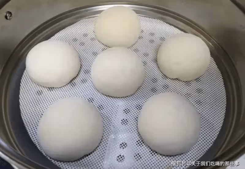 蒸饅頭,麵粉和酵母的比例是多少?掌握好4點,饅頭暄軟不塌