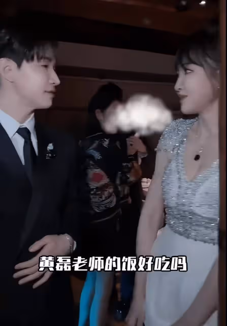 彭昱暢直播回應網友彈幕,力挺黃磊廚藝:師傅做飯好吃啊