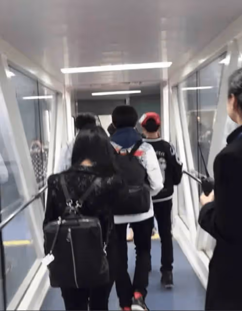 獨家!TFboys機場罕見舊照曝光,三人稚嫩臉龐讓人懷念不已!