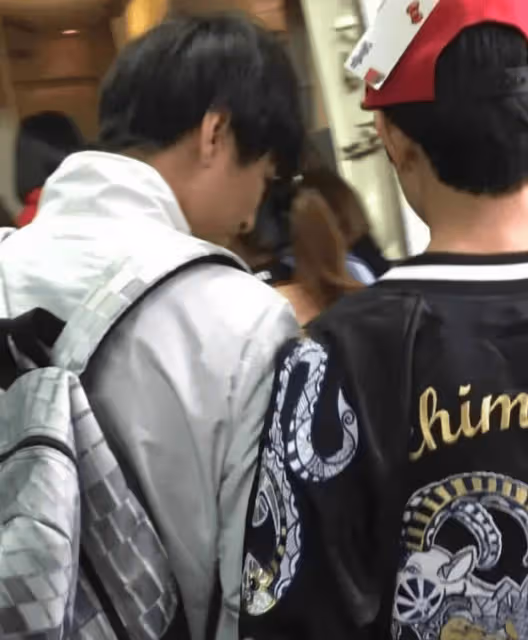 獨家!TFboys機場罕見舊照曝光,三人稚嫩臉龐讓人懷念不已!