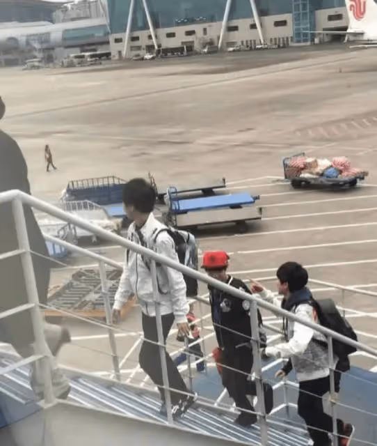 獨家!TFboys機場罕見舊照曝光,三人稚嫩臉龐讓人懷念不已!