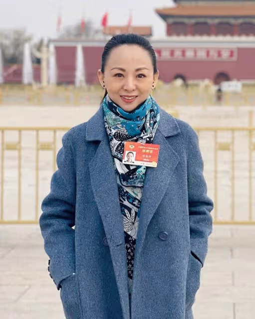 當年因擔任千手觀音領舞的聾啞人,被富商「苦追8年」,如今卻成了這副摸樣!