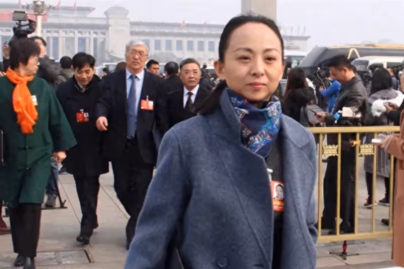 當年因擔任千手觀音領舞的聾啞人,被富商「苦追8年」,如今卻成了這副摸樣!