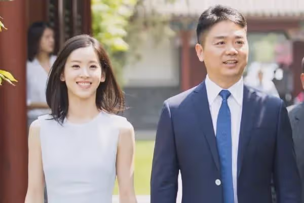 盤點與白富美戀愛結婚的8位男明星，你最羨慕誰？
