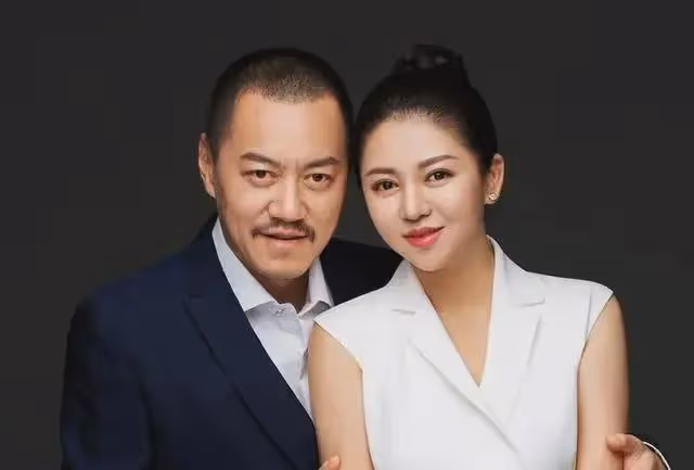 雪村:不依靠父親的名氣,卻因車禍走上成名之路,娶了美麗妻子