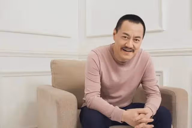 雪村:不依靠父親的名氣,卻因車禍走上成名之路,娶了美麗妻子
