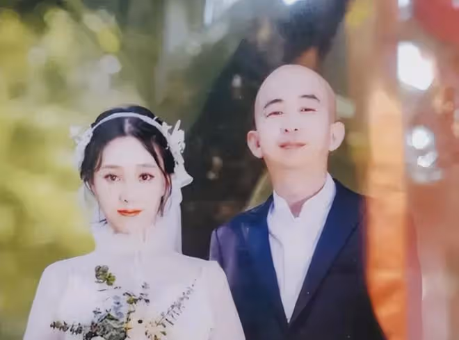 盤點其貌不揚卻娶美女妻子的8位男明星,誰最讓人羨慕?