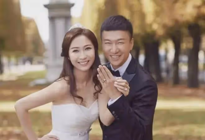 盤點其貌不揚卻娶美女妻子的8位男明星,誰最讓人羨慕?