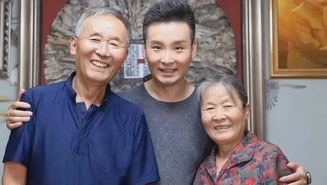 劉和剛:眾目睽睽下跪蔣大為,娶小10歲世界小姐,如今怎樣了?