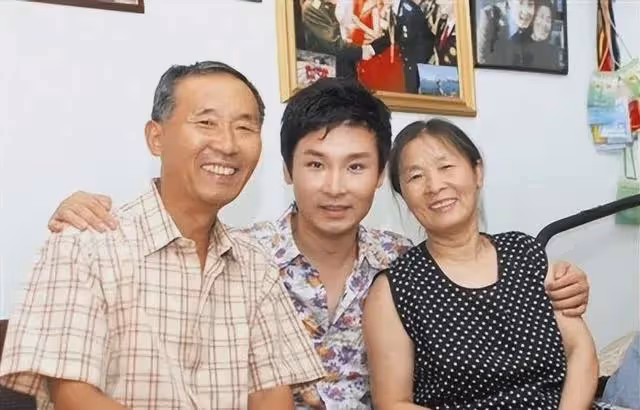 劉和剛:眾目睽睽下跪蔣大為,娶小10歲世界小姐,如今怎樣了?