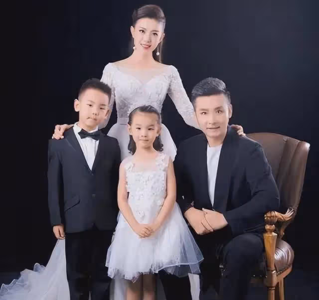 劉和剛:眾目睽睽下跪蔣大為,娶小10歲世界小姐,如今怎樣了?