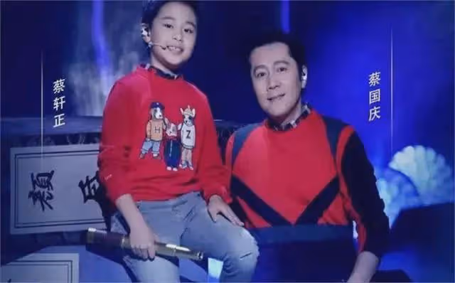 蔡國慶妻子罕見曝光,長這麼漂亮,難怪一直不肯不公開