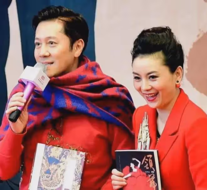 蔡國慶妻子罕見曝光,長這麼漂亮,難怪一直不肯不公開
