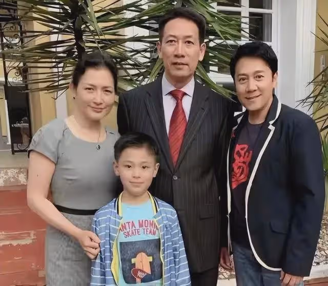 蔡國慶妻子罕見曝光,長這麼漂亮,難怪一直不肯不公開