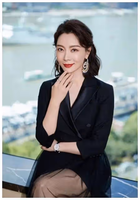 歲月不敗美人!年過四十,這8位女星風韻更勝往昔