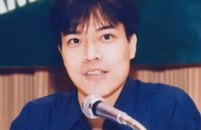 他曾是著名主持,被富婆包養11個月後精神失常,60歲看破紅塵出家