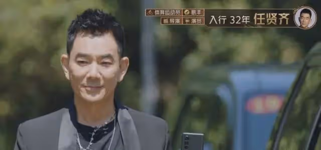 他曾是著名主持,被富婆包養11個月後精神失常,60歲看破紅塵出家